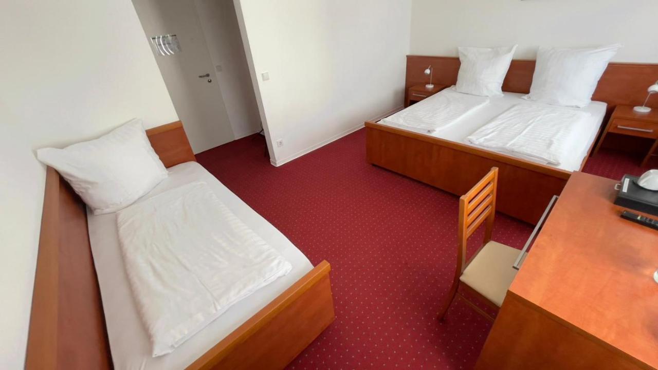 Hotel Blue Plaza Hofheim Bagian luar foto