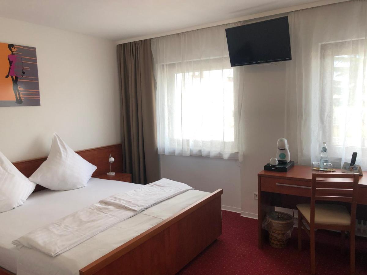 Hotel Blue Plaza Hofheim Bagian luar foto