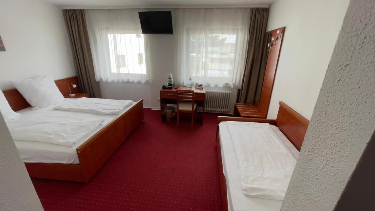 Hotel Blue Plaza Hofheim Bagian luar foto